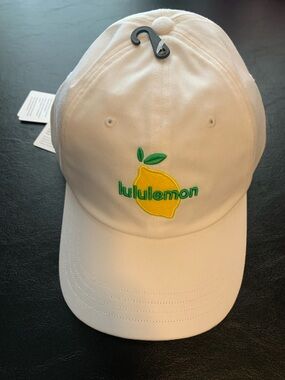 lululemon white classic unisex ball cap
Sz S/M, NWT